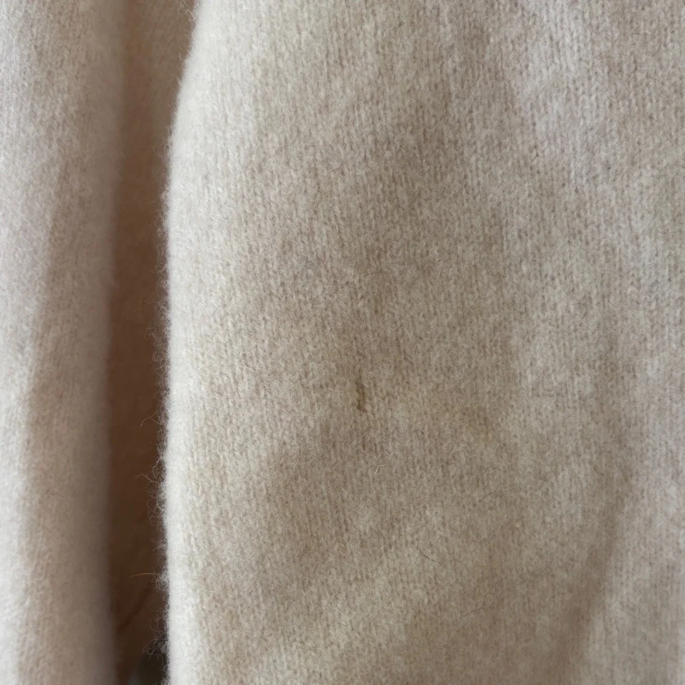 Uniqlo Women's 100% Wool Cream Crewneck Sweater Size Large | Cozy Classic Laye - Picture 3 of 8